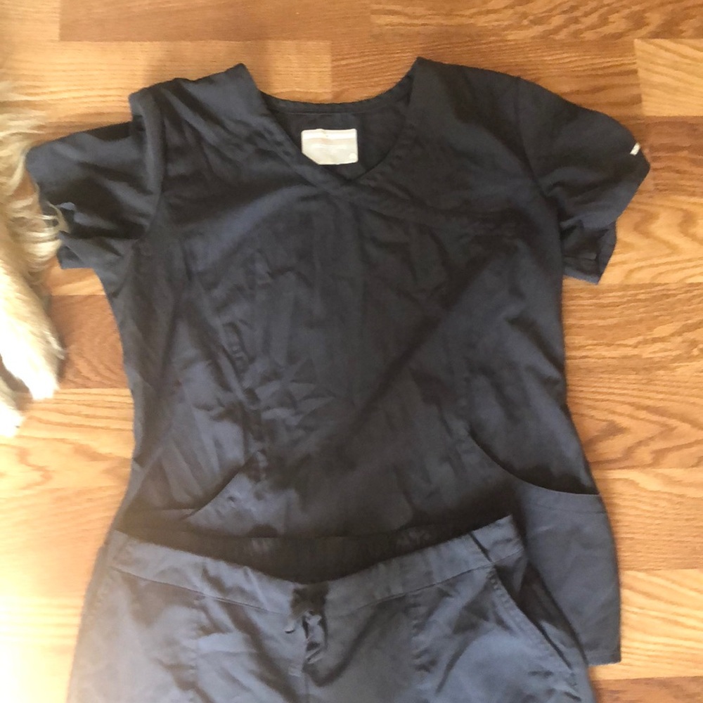 Scrub set